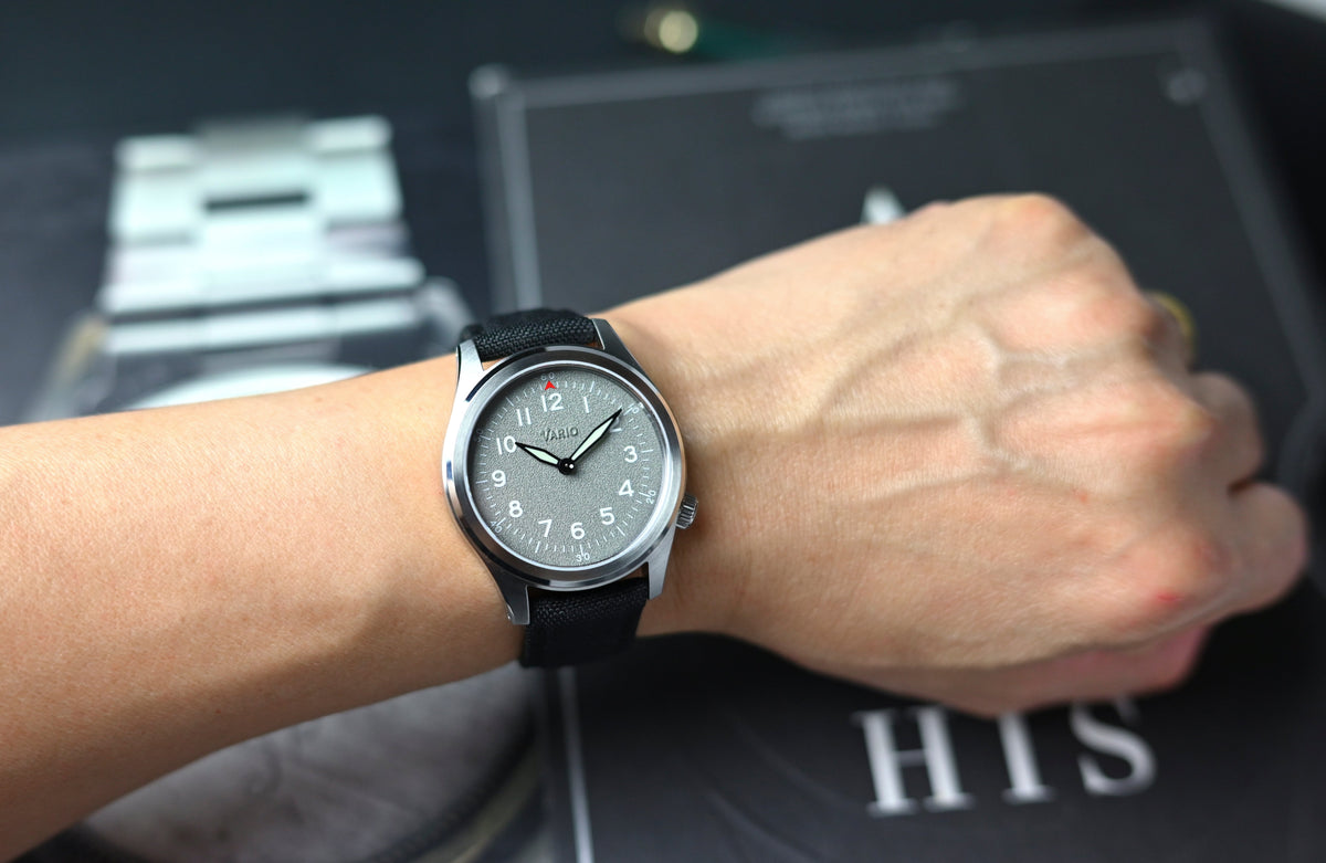 Vario 1945 A-11S Solar Quartz Eagle Grey