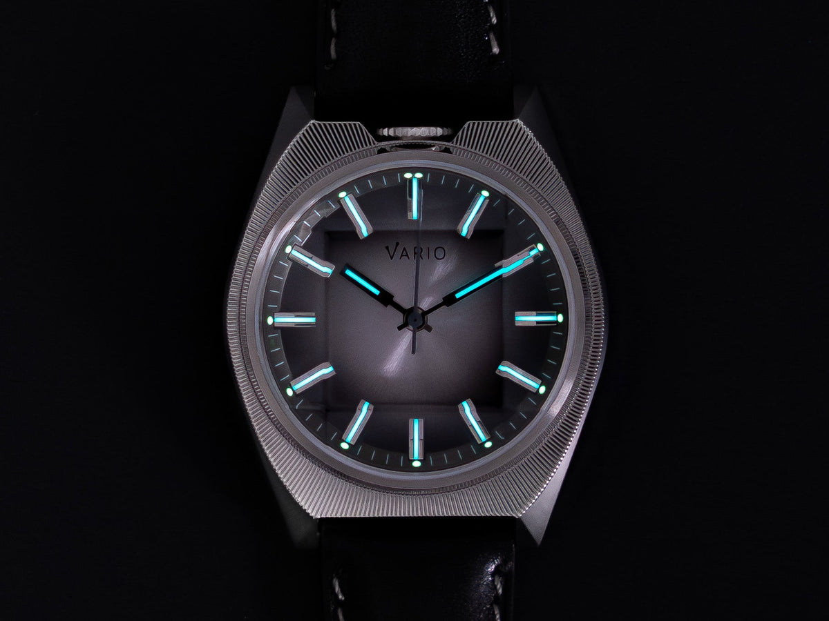 Vario Futurist Sunburst Silver Fume