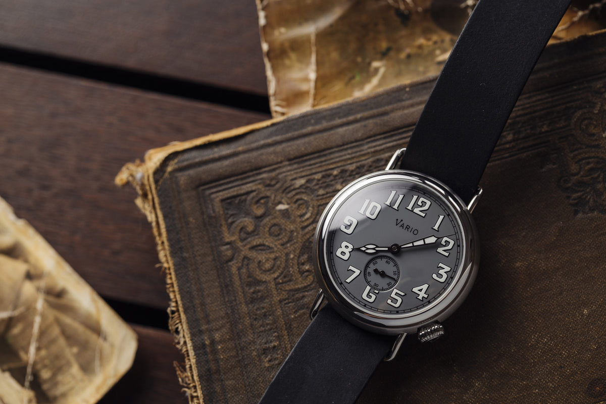 Vario 1918 Trench Grey Dial White Lume