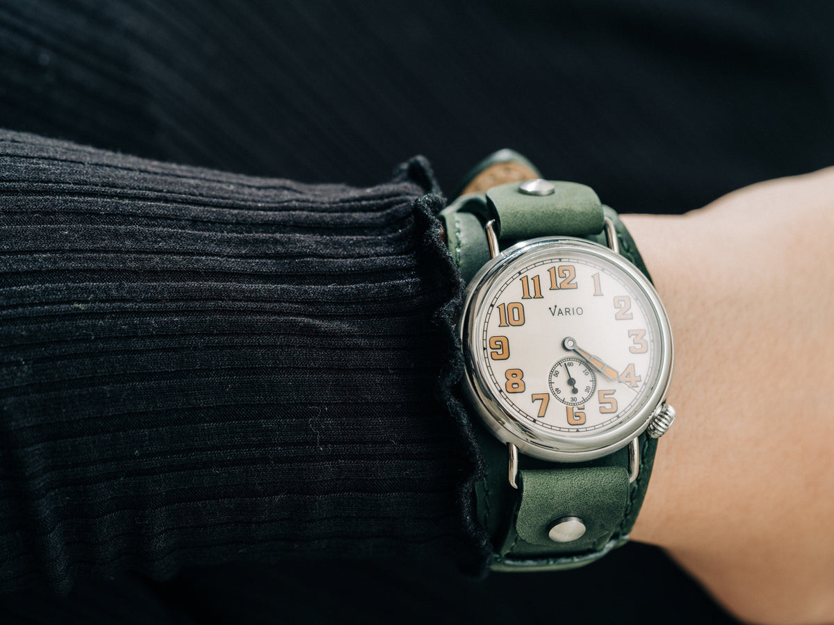 Vario 1918 Trench Cream Dial Orange Lume