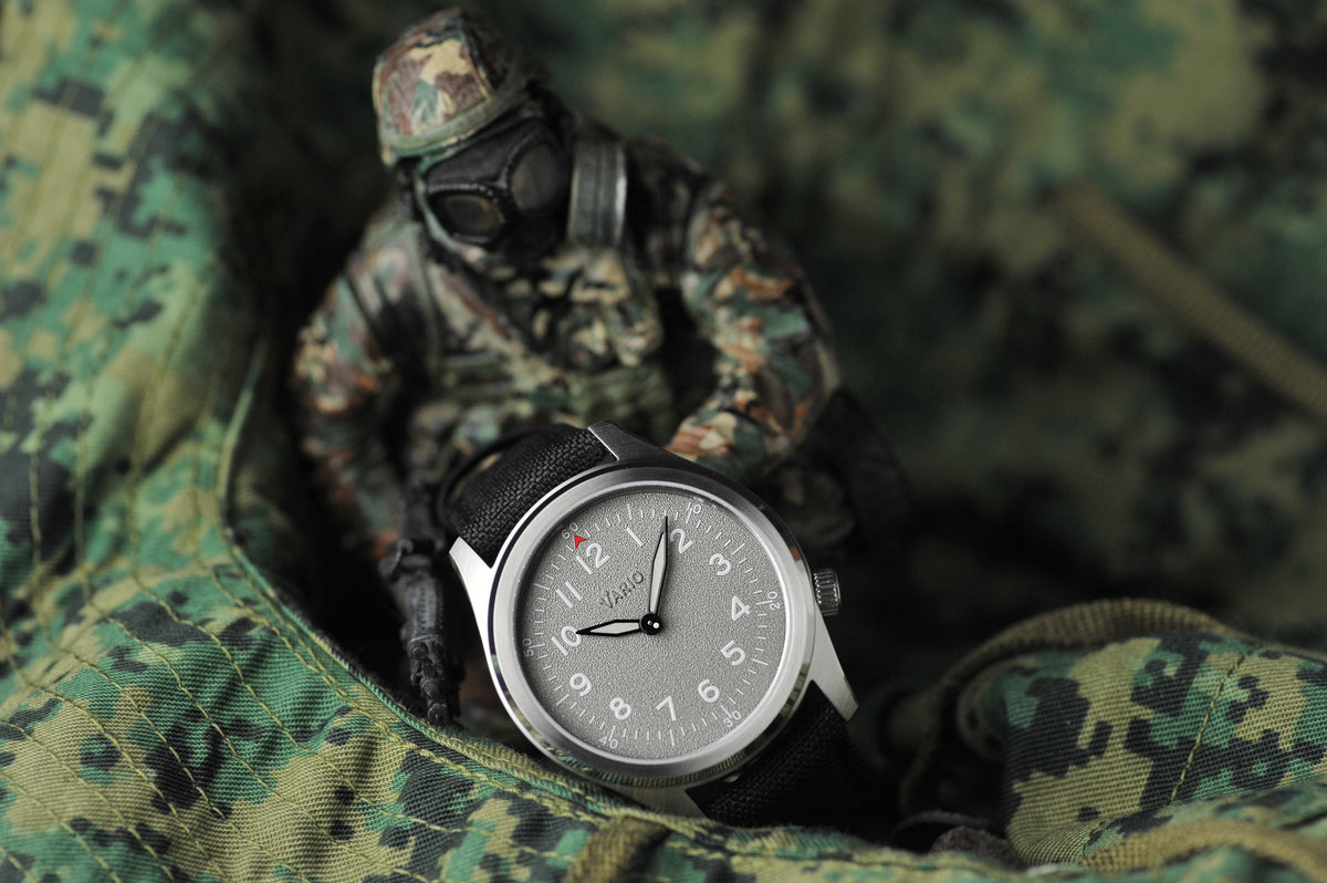 Vario 1945 A-11S Solar Quartz Eagle Grey